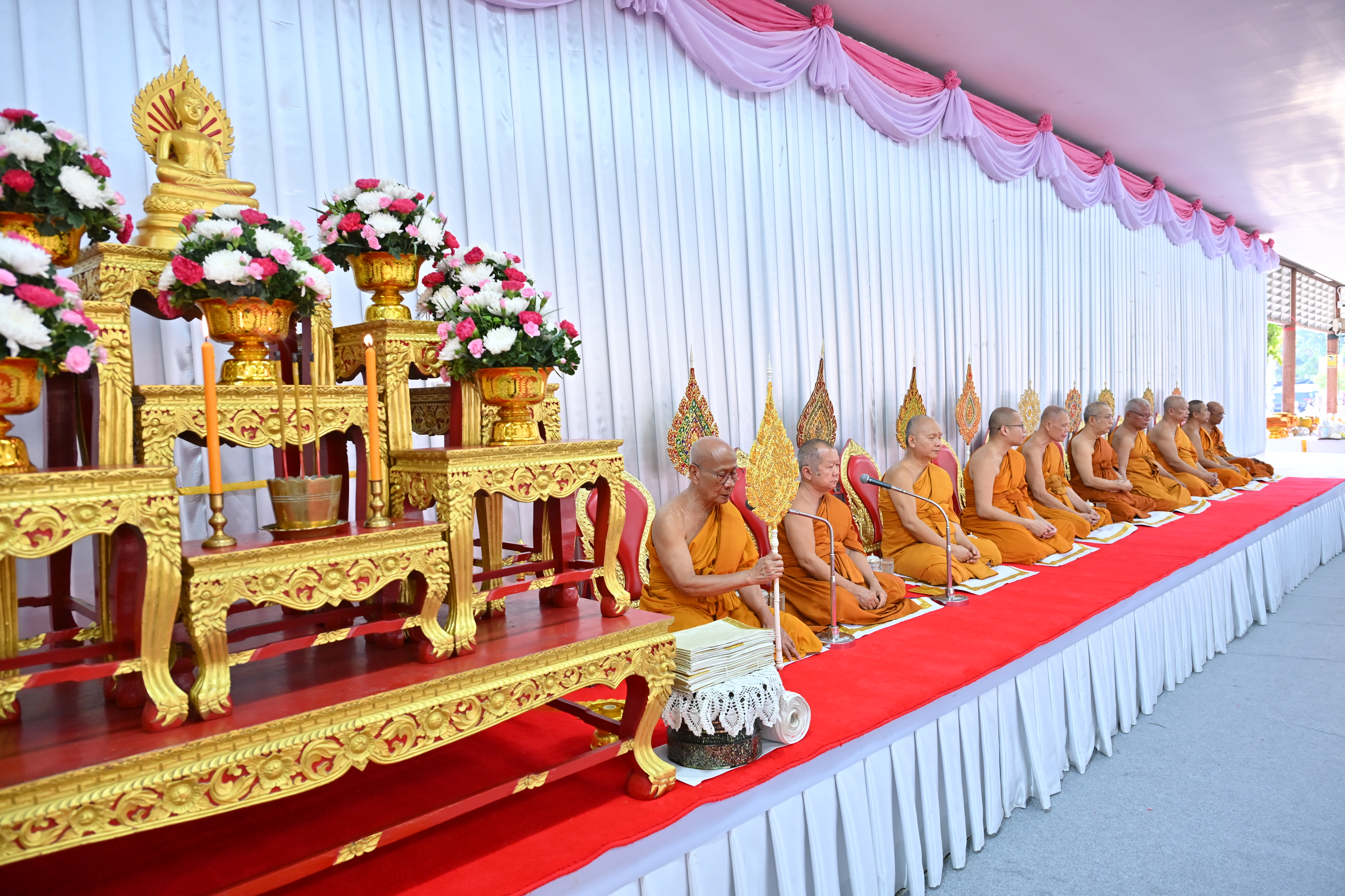 title - ส.ป.ก. นครปฐม เข้าร่วมพิธีสวดพระพุทธมนต์  และพิธีทำบุญตักบาตรถวายพระราชกุศล เนื่องในโอกาสการประกาศยกย่องพระเกียรติคุณ พระราชกรณียกิจ ในวาระครบ 100 ปี สมเด็จพระนางเจ้ารำไพพรรณี พระบรมราชินี ในรัชกาลที่ 7 